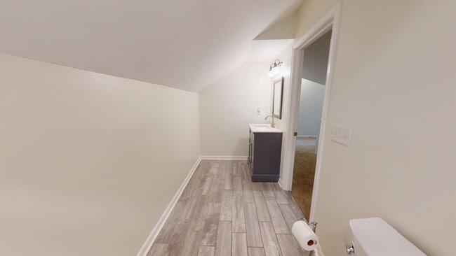 Building Photo - 345 Cloverdale Rd