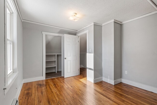 Building Photo - 88 Baker St