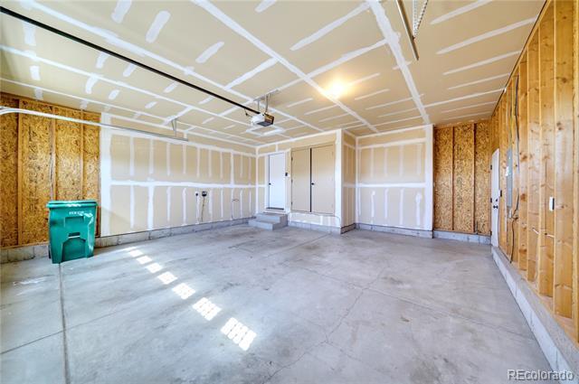 Building Photo - 25 Arrowsmith Dr