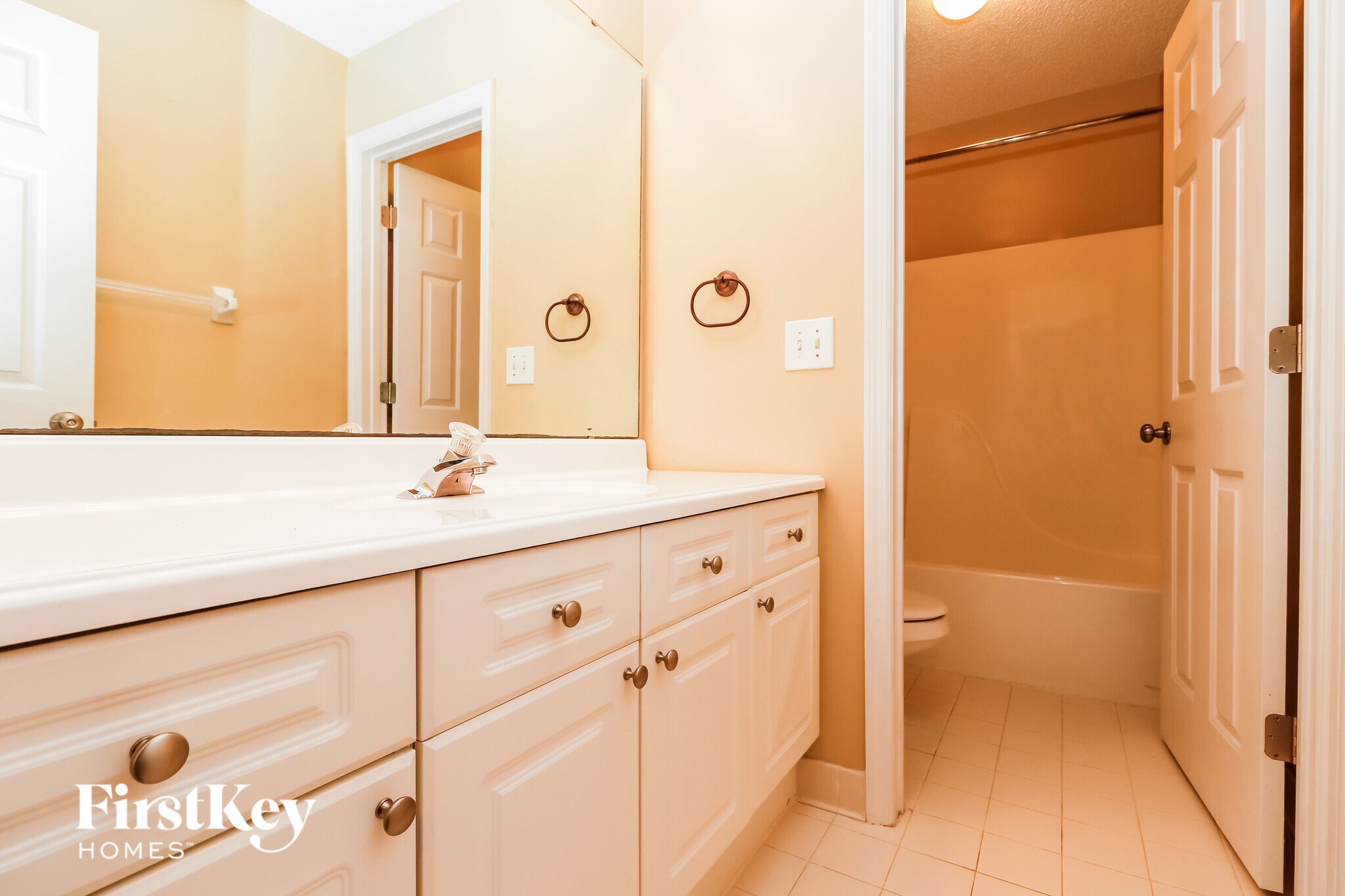 Building Photo - 1033 Bidwell Cir