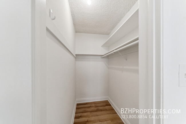 Building Photo - 7540 Hampton Ave