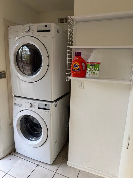 Building Photo - 4151 Hawthorne Ave