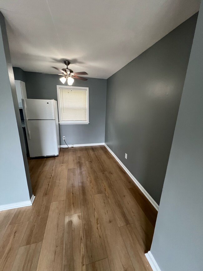 Building Photo - Valiant