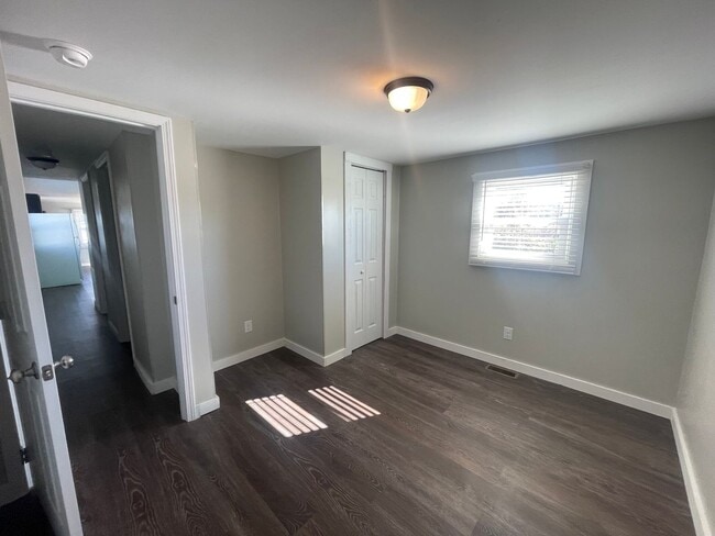 Building Photo - Remodeled 1 Bedroom/1 Bath   Piney Flats, TN