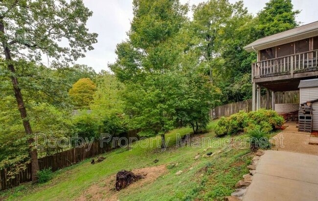 Building Photo - 4557 Ravenwood Dr N