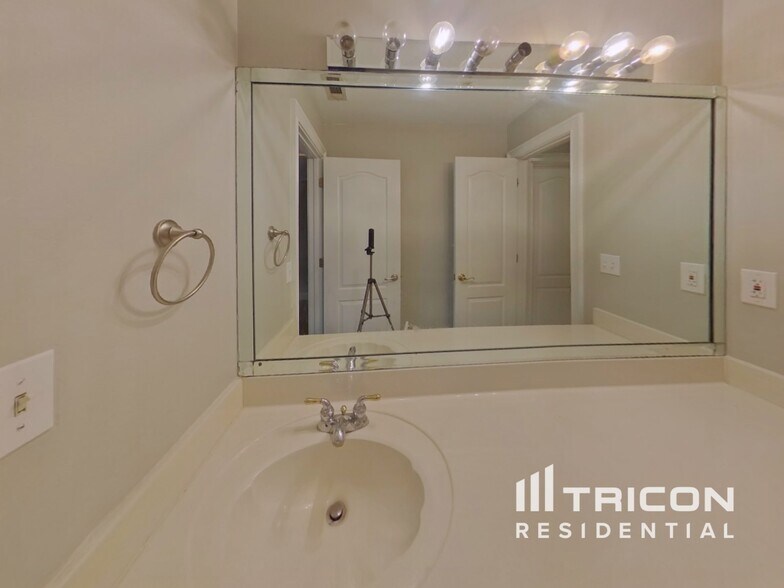 Building Photo - 105 Millstone Dr