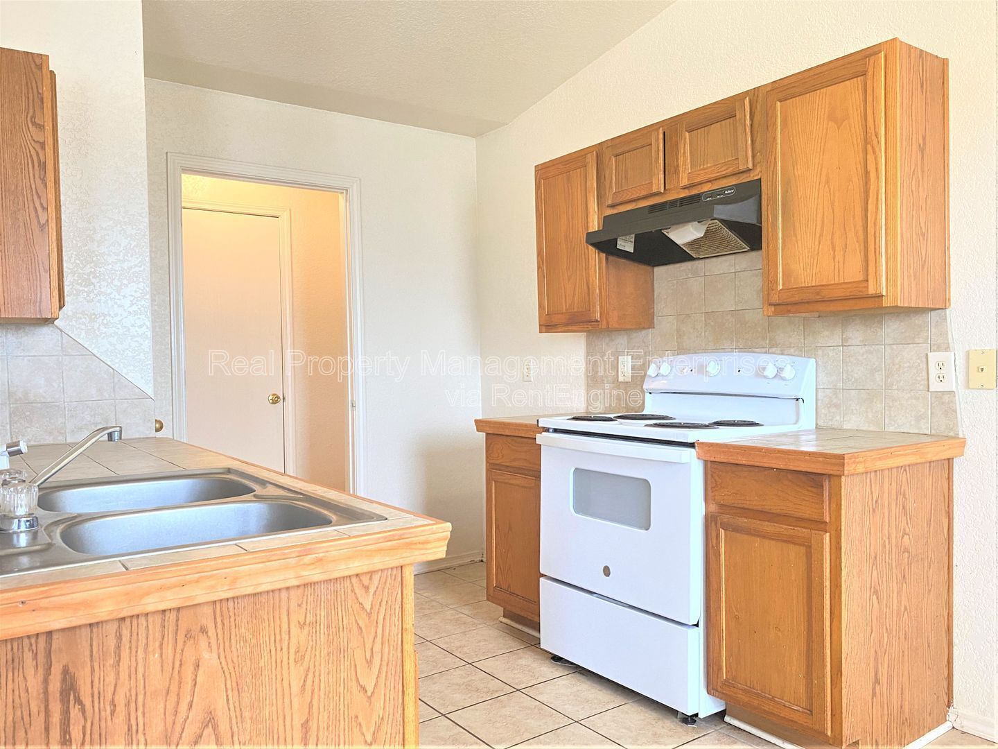 Building Photo - 916 Hyacinth Hollow Dr