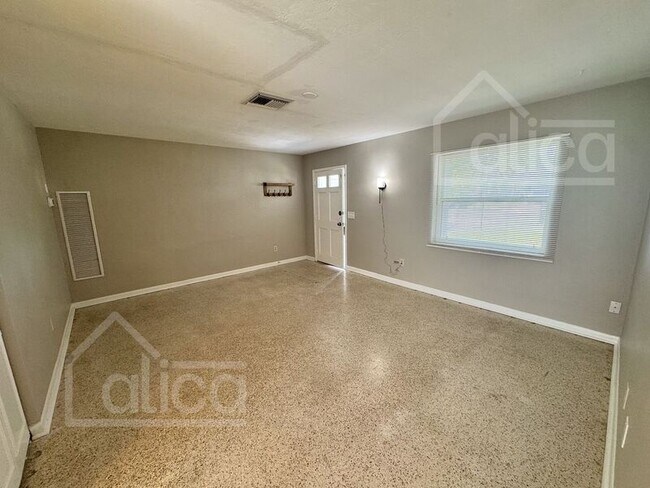 Building Photo - 7176 Lockwood St