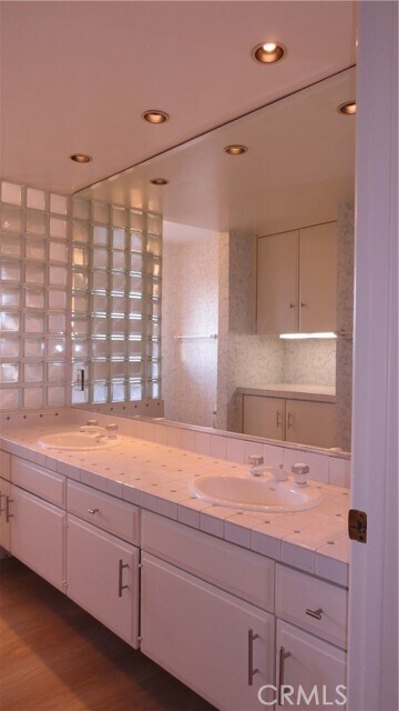 Building Photo - 1100 La Senda Dr