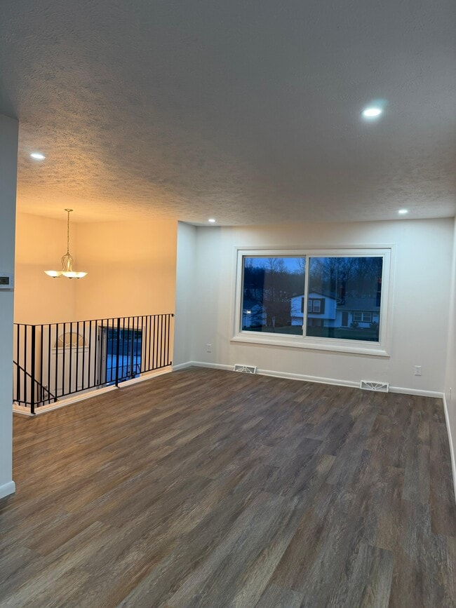 Building Photo - 6686 Deer Ct