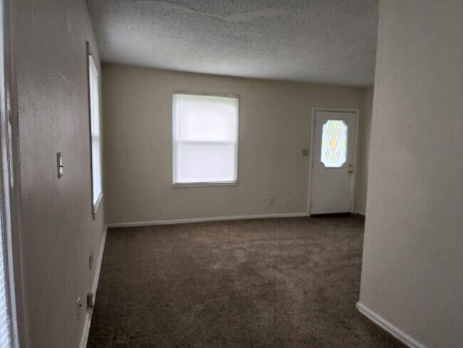 Building Photo - 109 NW Gilliland Rd