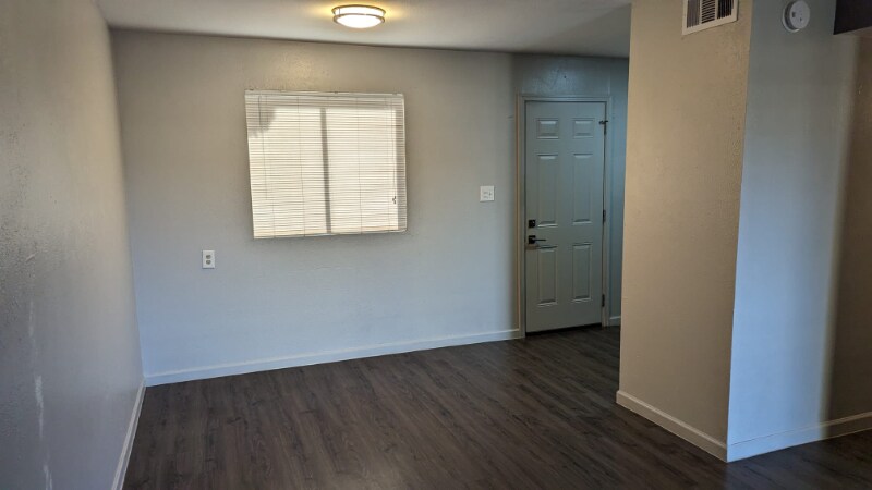 Building Photo - 2326 E Pinchot Ave