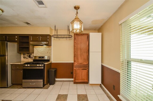 Building Photo - 7851 Battlepine Dr