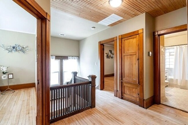 Building Photo - Amazing 5-Bedroom, 2.5 Bathroom Updated Ho...