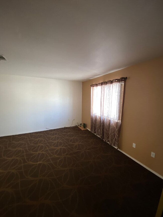 Building Photo - AMERICANA Property Mgmt - Gated 2beds -2baths Townhouse in Spring Valley