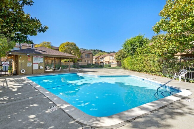 Building Photo - 5319 Ridgeview Cir