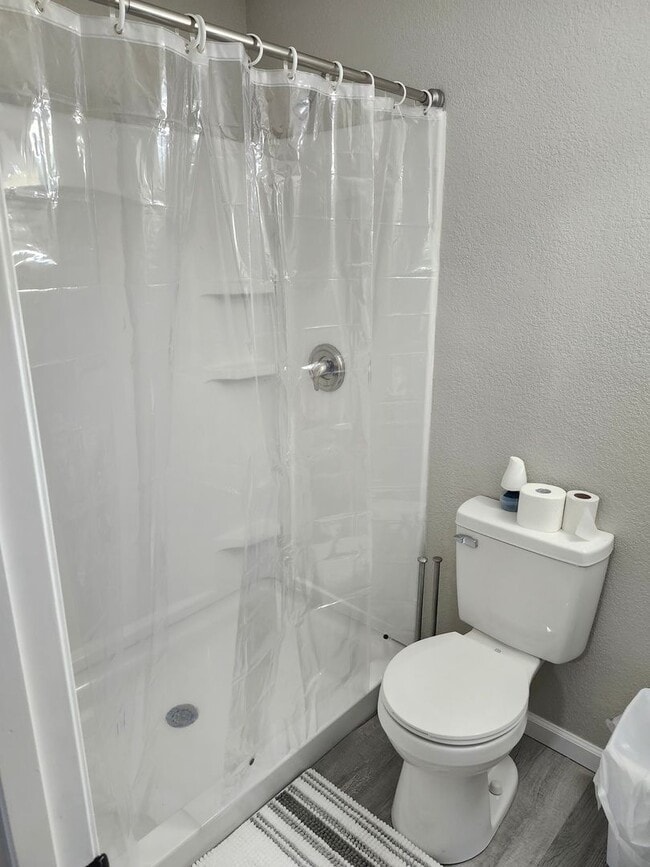 Building Photo - Remodeled FAMCEE Home