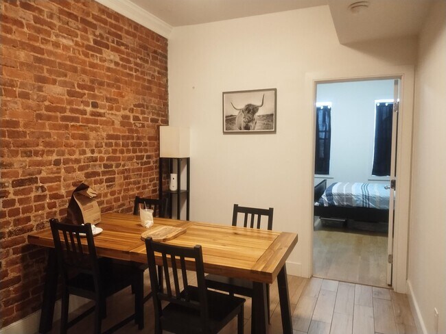 Building Photo - 492 Broadway