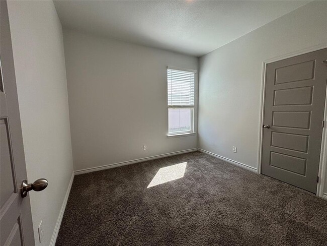 Building Photo - 722 Freedom Cir