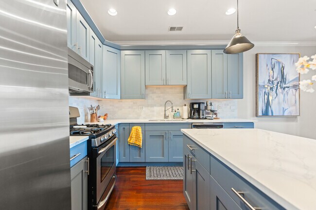 Building Photo - 3056 N Clybourn Ave