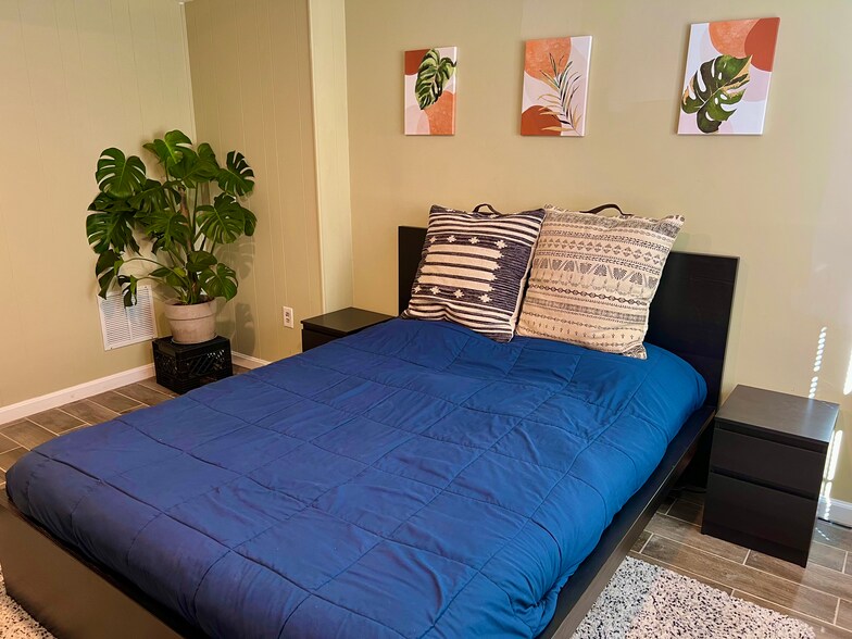 Queen size Sleep Number C2 Smart Bed, adjustable firmness - 3962 Wilcoxson Dr