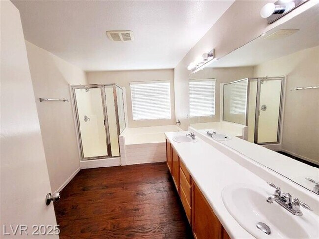 Building Photo - Beautiful Summerlin Home W/ Tesla 220V Cha...