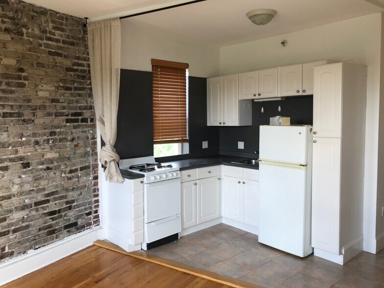 Building Photo - 151 Park St