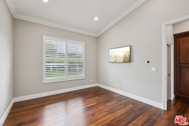 Building Photo - 27048 Triumph Ave