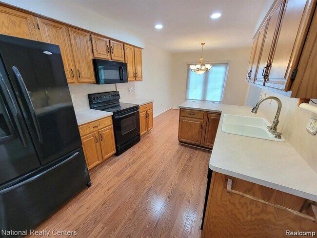 Building Photo - 37485 Stonegate Cir