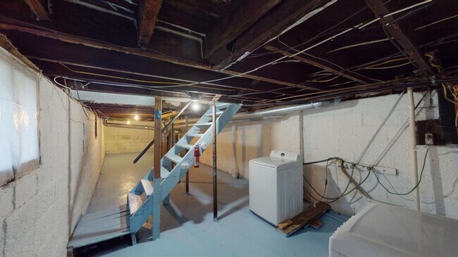 Building Photo - 219 Clinton St