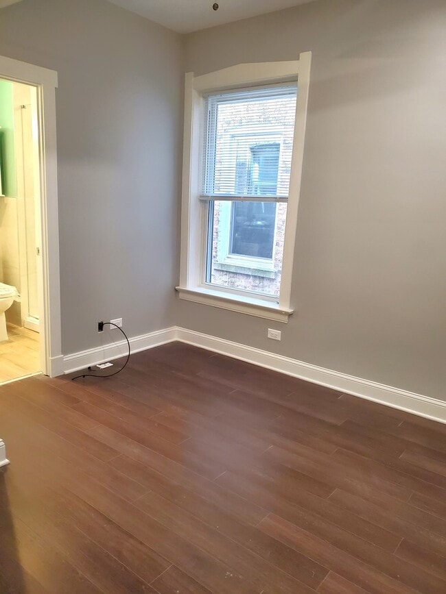 Building Photo - 1322 W Ardmore Ave