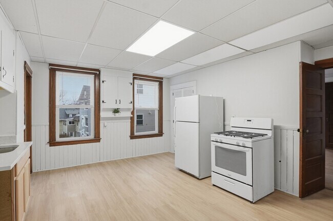 Building Photo - 34 King Philip Rd