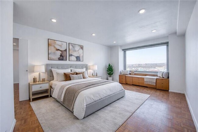 Building Photo - 320 Fort Duquesne Blvd