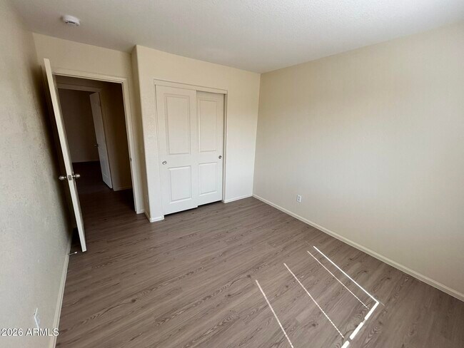 Building Photo - 42406 W Sunland Dr
