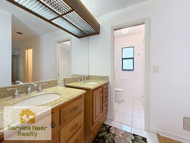 Building Photo - 3402 Country Woods Ct