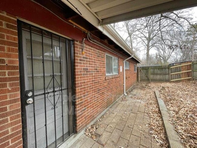 Building Photo - 8322 Sagewood Ln