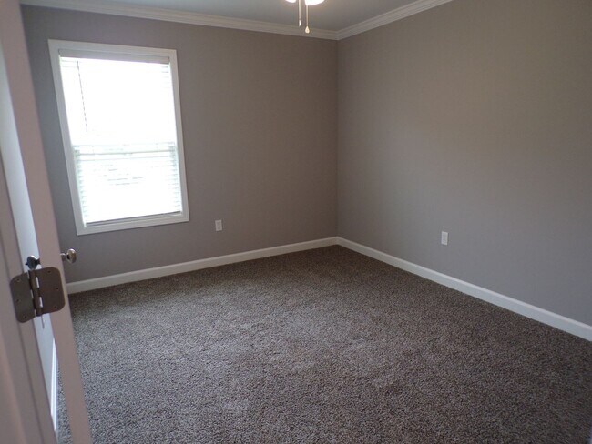 Building Photo - Shady Oak Apartments, Lowe Drive, Enterpri...