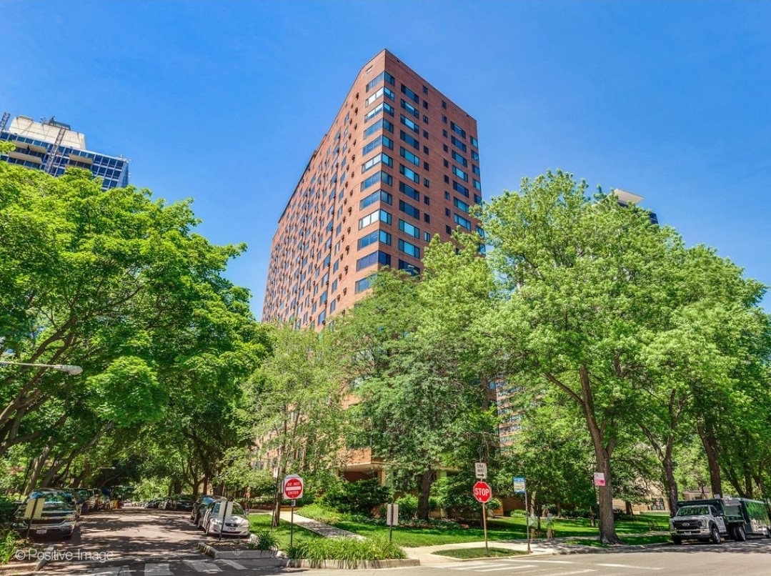 The Darien - 3100 N Lake Shore Dr