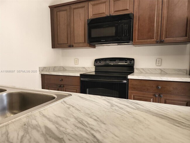 Building Photo - 2706 27th Way