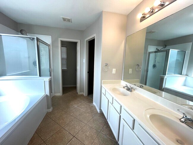 Building Photo - 25207 Diamond Ranch Dr