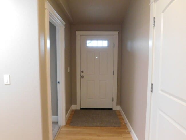 Building Photo - 3Bd/2Ba Single Story House - Available to View!