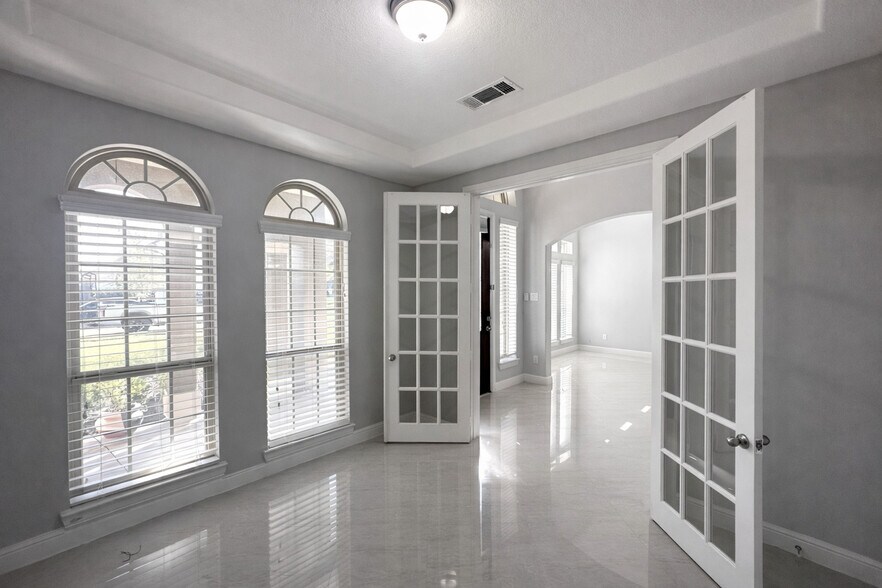 Building Photo - 2406 Trocadero Ln
