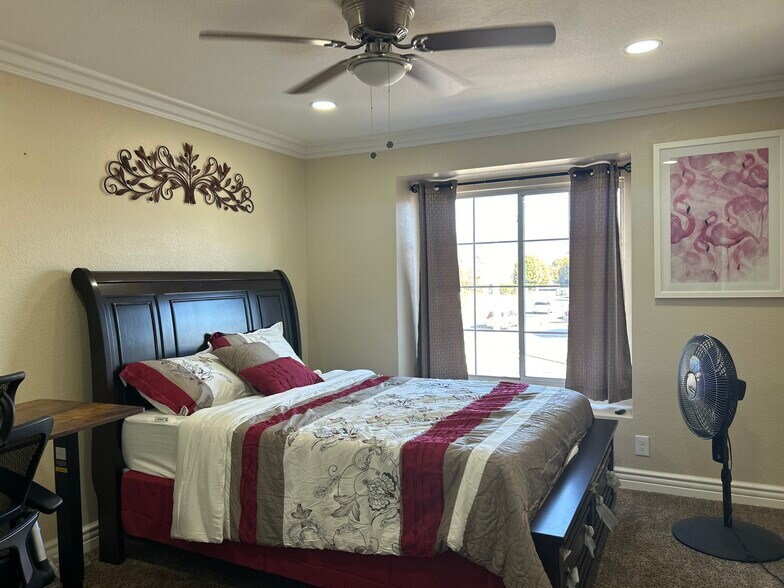 Primary Photo - 487 Louisville St