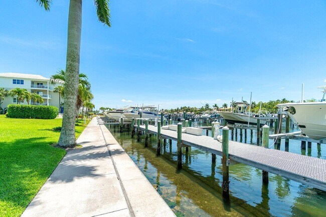 Building Photo - 342 Bay Colony Dr N