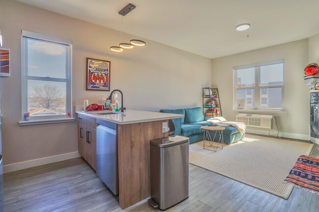 Building Photo - 212 70th St