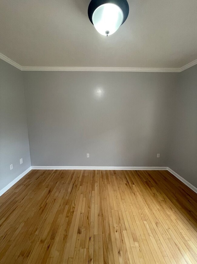 Building Photo - Beautiful custom built 5 bed 4 bath home with finished basement ready for you to move-in!