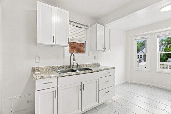 Building Photo - 8650 Greenview Ave
