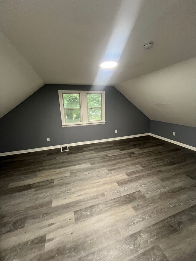 Building Photo - SECTION 8 and EDEN Accepted!! Spacious Newly Renovated 3 Br Home!