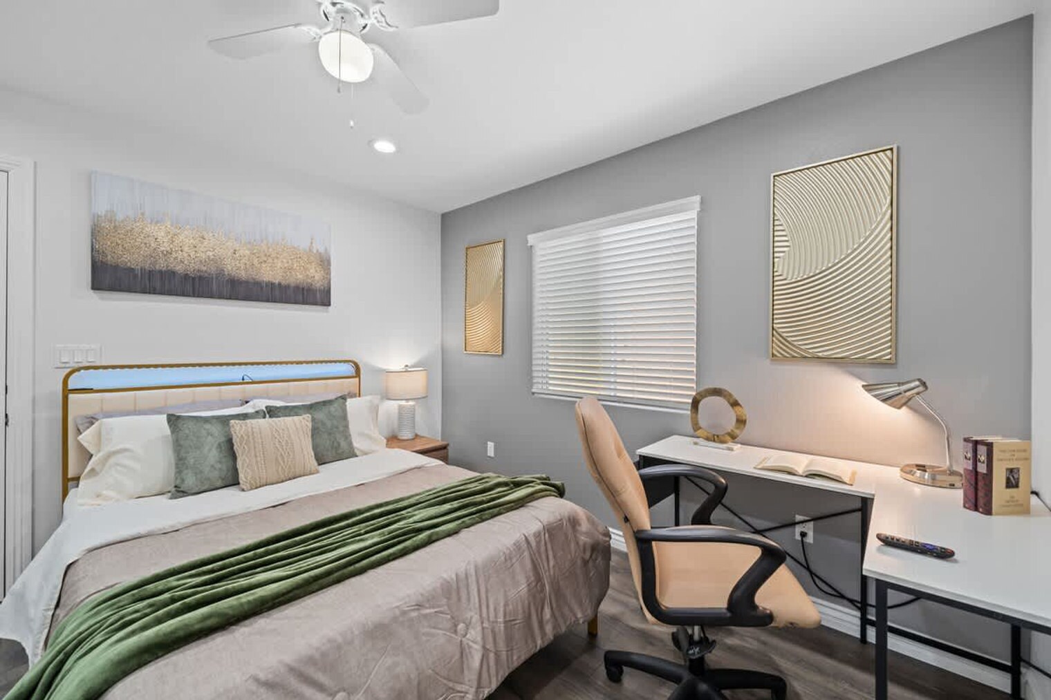 Building Photo - 10983 Parkdale Ave