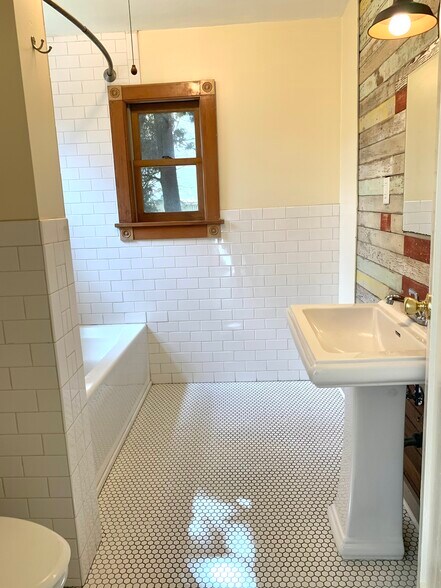 Building Photo - 4207 N Albina Ave